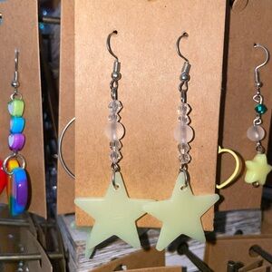 I’m a star dangle earrings in yellow